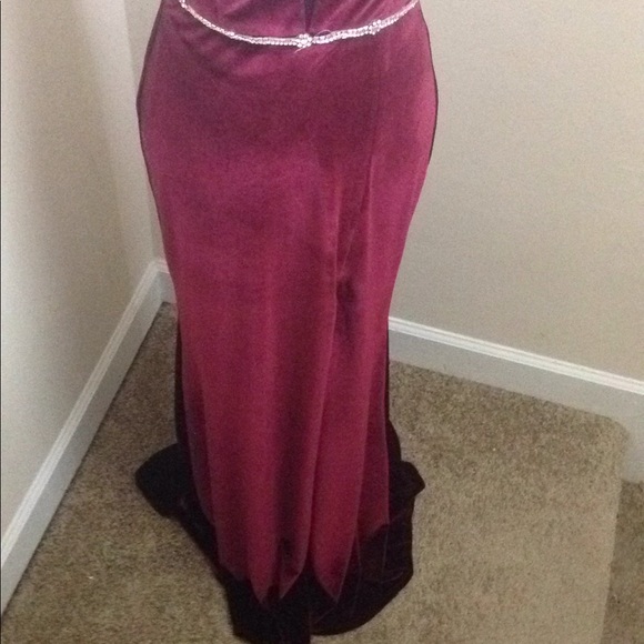 Beautiful Burgundy/Maroon Velvet Strapless Homecoming/Prom/Evening Gown Sz 6 - Picture 3 of 5